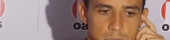 Baixinho em busca de espaço: Tarracha é apresentado no Vitória