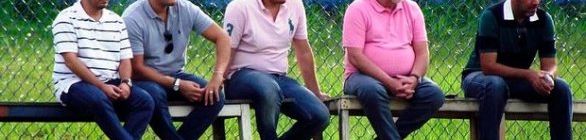 Sob o olhar dos chefes, Zé Roberto treina entre titulares e vai para o Ba-Vi