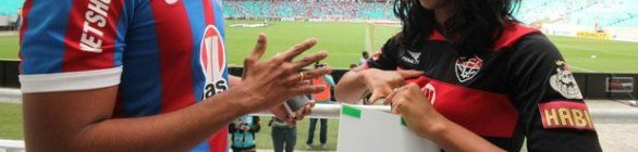 Amor de Ba-Vi: Antes do jogo, Tricolor pede rubro-negra em casamento 