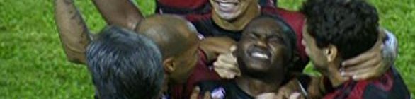 Com Cáceres, Vitória divulga relação de concentrados para pegar o Vasco