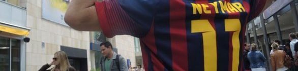 Com 'Neymar Jr' na camisa, atacante chegará ao Barcelona sem número