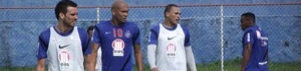 Em treino tático, Cristóvão muda esquema e dá nova cara ao time