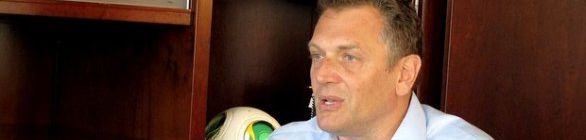 Valcke critica aeroportos e faz alerta a turistas sobre protesto: 'Não é o 