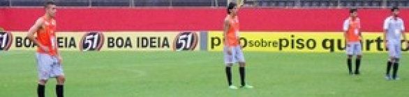 Em dia de testes, Caio Junior arma o time com Gabriel na lateral direita