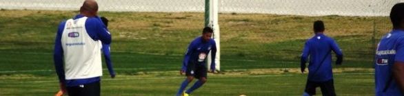 Antes de pegar o Furacão, Bahia treina leve em Curitiba e ganha Talisca
