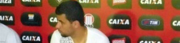 André Lima é operado, mas médico sentencia: 'Pode encurtar a carreira'