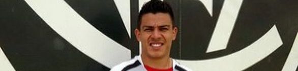 Recém-chegado, Ayrton é relacionado para a partida contra o Santos