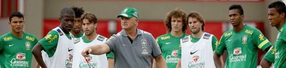 Felipão esboça Seleção com Jô, Bernard e Maicon entre os titulares