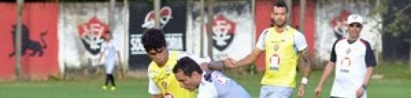 Vitória volta aos treinos, e atacante Maxi Biancucchi vira dúvida