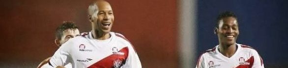 Jogadores do Vitória vibram com triunfo e seguem na esperança do G-4