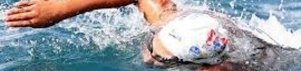 94 atletas enfrentam mau tempo e nadam de Mar Grande a Salvador 