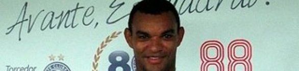 Após três anos no Bahia, Diones deve ser emprestado para a Chapecoense