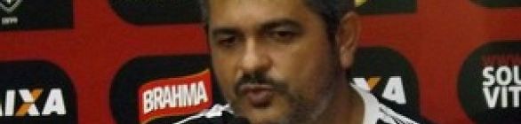 Após triunfo, Ney Franco explica escolha por Dinei e Rodrigo Defendi