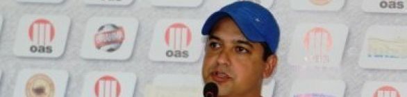 Marquinhos Santos critica arbitragem, mas elogia entrega do grupo do Bahia