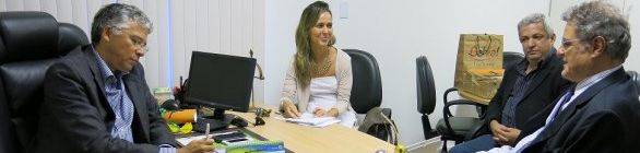 Embaixador do Brasil conversa com secretário Ney Campello sobre preparativos par