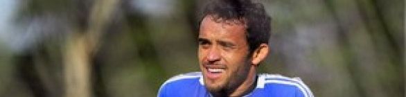 Ex-Palmeiras, volante Charles está próximo de acerto com o Vitória