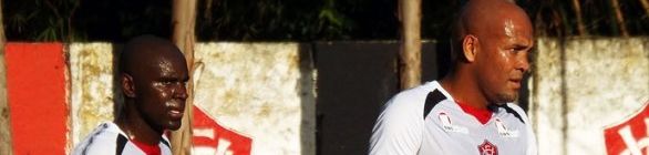 Dose dupla: com troca de elogios, Vitória apresenta Hugo e Souza