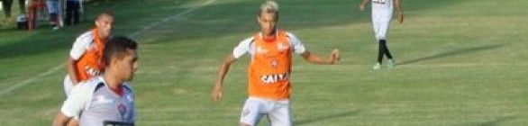 Em coletivo, Ney Franco começa a montar time que enfrenta Juazeirense