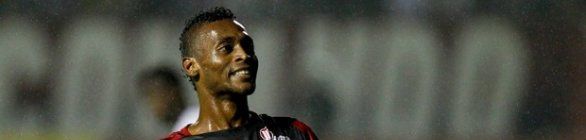 Marquinhos reclama de vaias e explica ‘pedido’ de silêncio após o gol