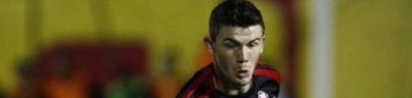 Após cotovelada no Ba-Vi, Luiz Gustavo passa por cirurgia no nariz 