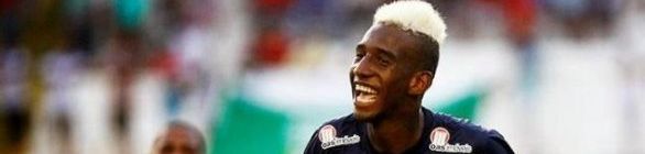 Com entorse no tornozelo, Anderson Talisca vira preocupação no Bahia