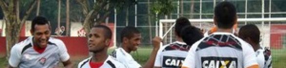 Ney comanda coletivo em treino secreto e relaciona 23 para Ba-Vi