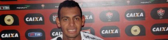 Aniversariante, lateral-esquerdo Mansur celebra titularidade e 1º filho