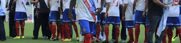 Árbitro relata em súmula copo atirado no campo pela torcida do Bahia