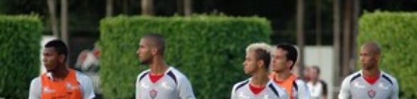 Sem câmera: Ney testa time ofensivo e pede segredo na jogada ensaiada