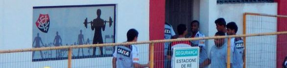 Sorrisos, tensão e tom elevado: Vitória tem tarde de reuniões e contrastes