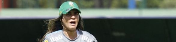 A treinadora da Seleção Brasileira de Futebol Feminina Sub15 e Sub17
