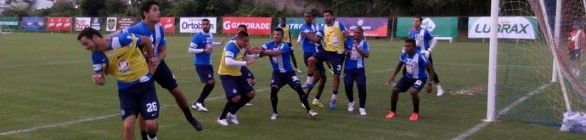 Em treino curto, Bahia ensaia jogadas ofensivas para enfrentar o América-MG