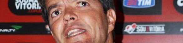 Ximenes evita falar de Flamengo e diz procurar técnico com “perfil do Vitória”