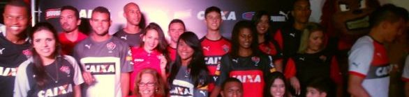Com festa e selo comemorativo, Vitória apresenta novo uniforme