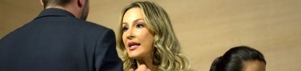 Fifa veta foto de Claudia Leitte com camisa do Barcelona