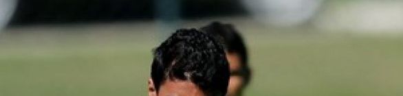 Felipão escala Paulinho e testa titulares sem Fred