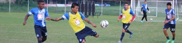 À espera de regularização, Kieza e Marcos Aurélio treinam no Fazendão