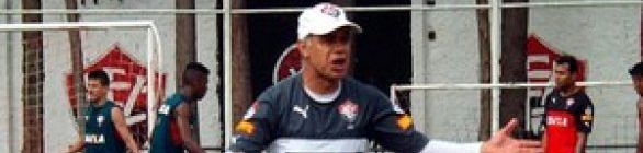 Roger Carvalho assina contrato, e Jorginho fecha preparação para jogo