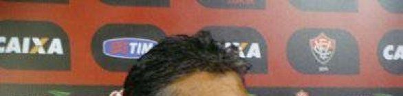 Ney Franco destaca equilíbrio e admite possibilidade de trocar batedor 