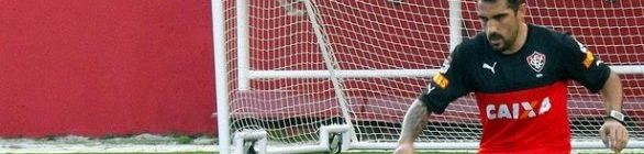 Com Escudero vetado, Willie ganha vaga de titular do Vitória contra o Flu