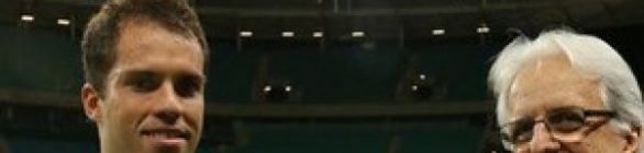 Lomba completa 200 jogos pelo Bahia e recebe homenagens do clube