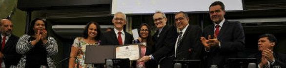 Secretário Nilton Vasconcelos recebe a maior honraria da Câmara de Salvador