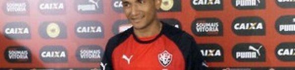 Ex-carrasco, Rogério é apresentado e fala em 