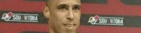 Em família: no Vitória, meia Jorge Wagner celebra volta ao passado