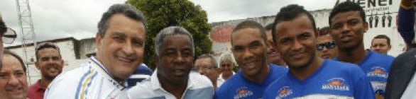 Rui Costa vistoria reforma no estádio municipal de Jacobina