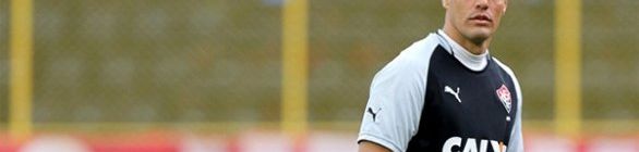 Goleiro Wilson volta a treinar com bola depois de cirurgia no ombro