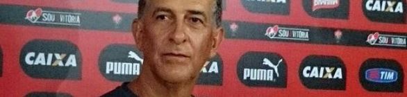 Após vaias, Drubscky elogia equipe e pede calma: “Estamos remontando”