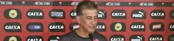 ‘A gente fez por merecer’, lamenta Drubscky após empate do Vitória