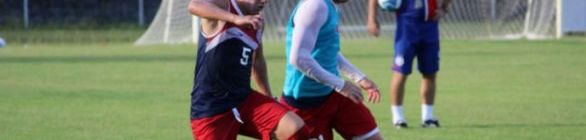 No detalhe: Sérgio Soares fecha treino e testa time para o Ba-Vi de domingo