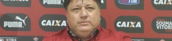 Barros fala sobre contratação de Claudinei e revela tempo de contrato